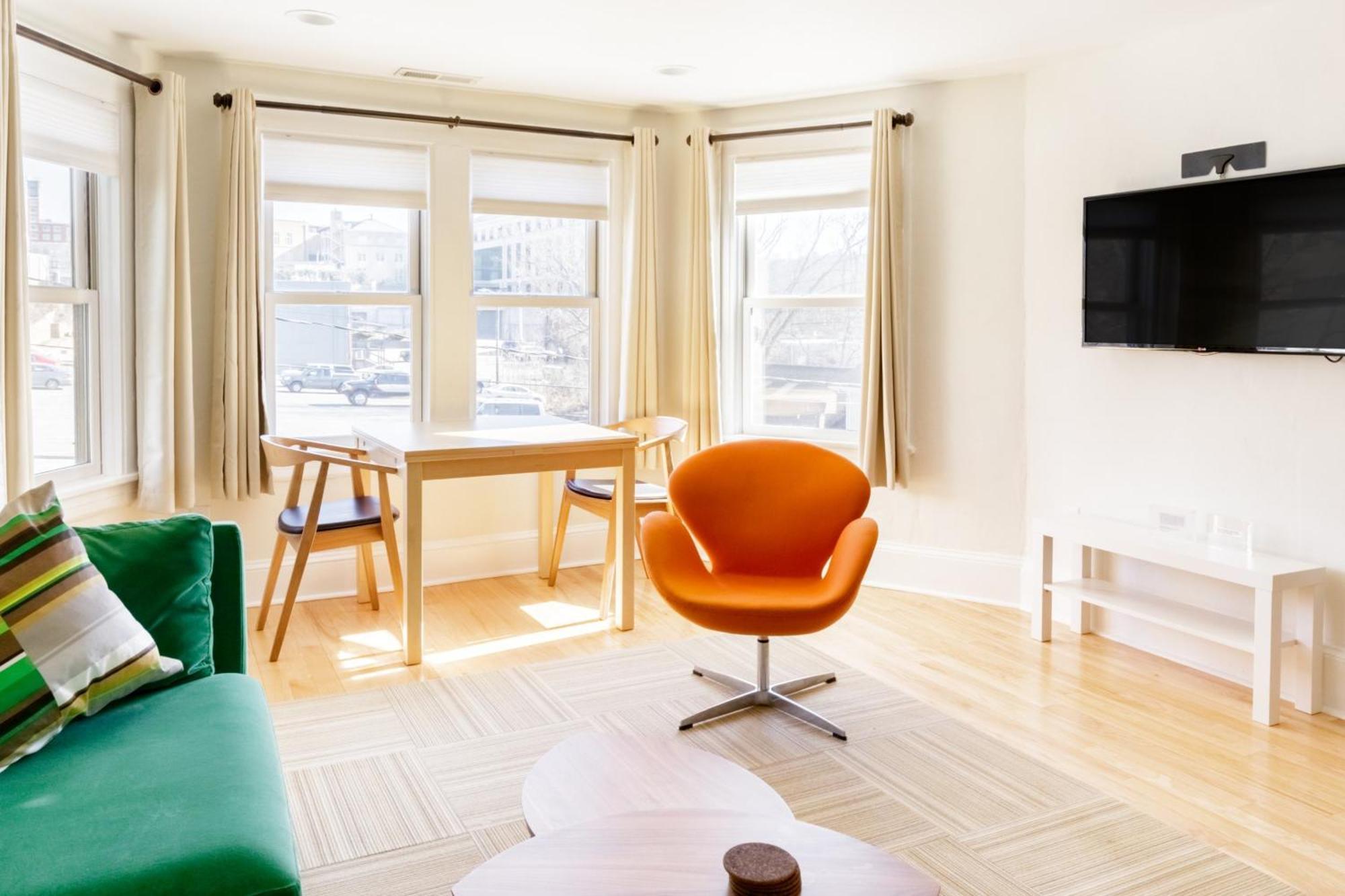 Dog-friendly Downton Annie #4 Apartment