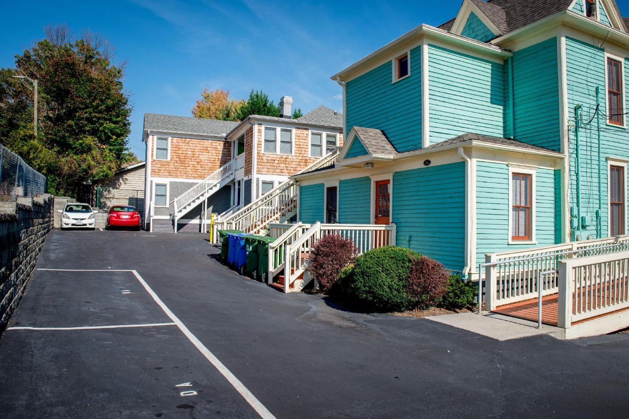 Dog-friendly Downton Annie #4 Apartment Asheville